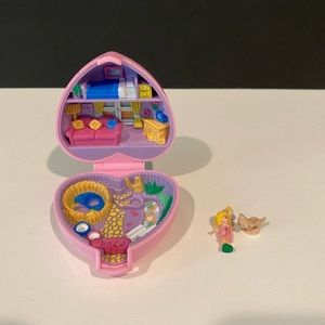 1993 Vintage Polly Pocket Compact With Doll And Pet.